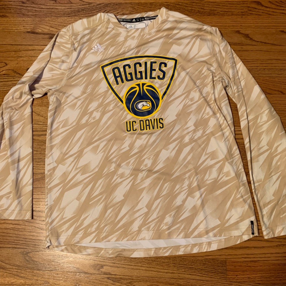 UC Davis Aggies basketball long sleeved top by Adidas, XL